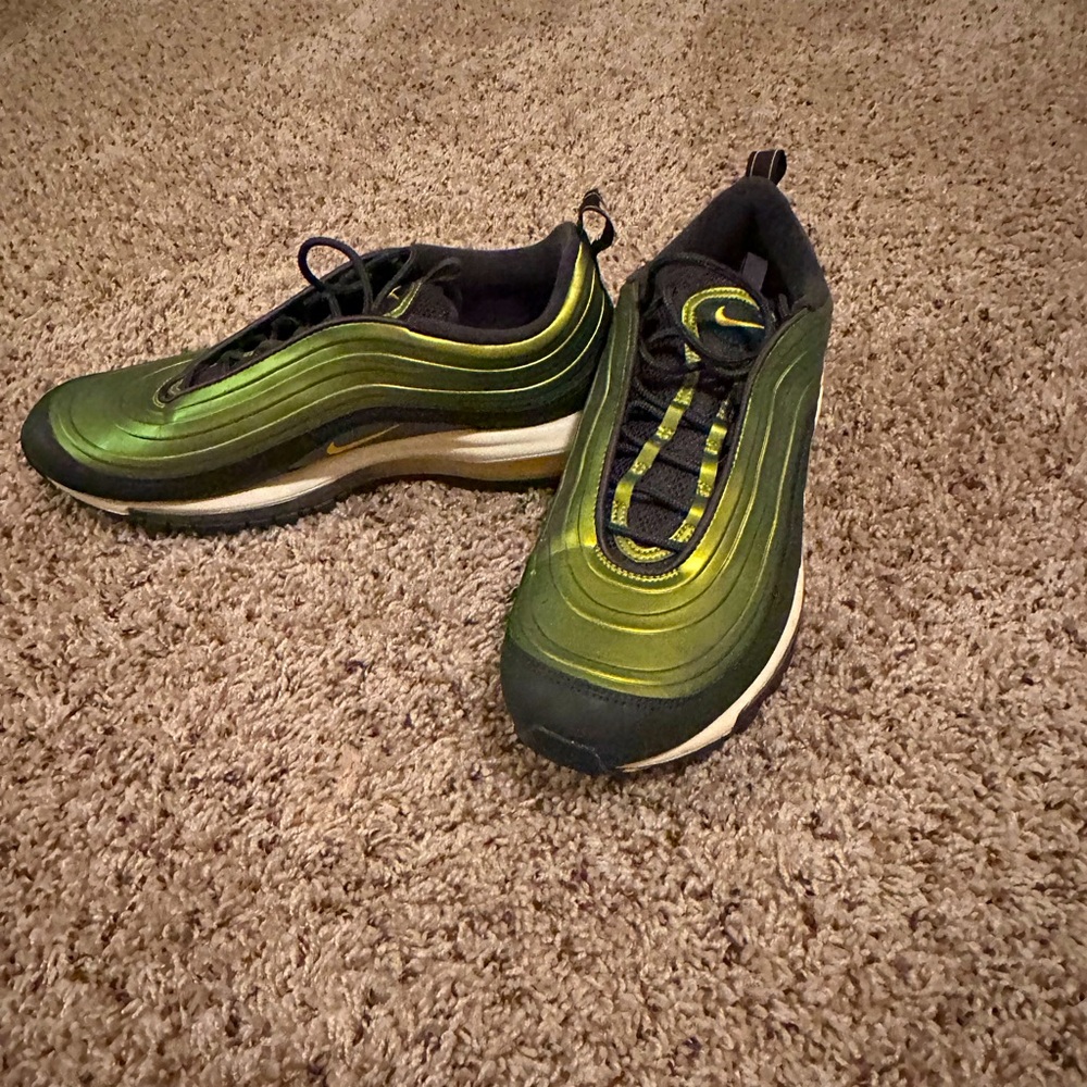 GOOD AS NEW Nike Men’s Air Max in size 12